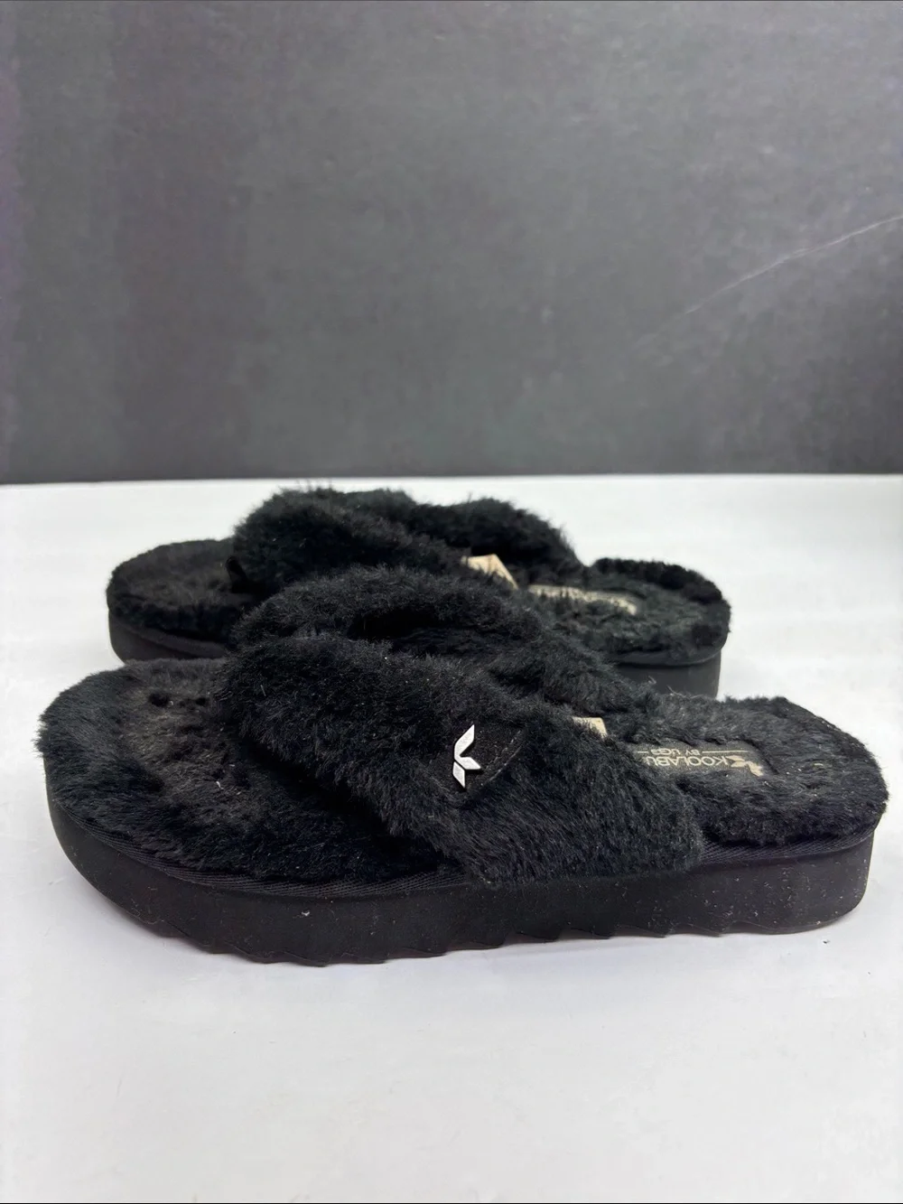 Koolaburra by Ugg thong slippers for big girl SZ 5, box 80
